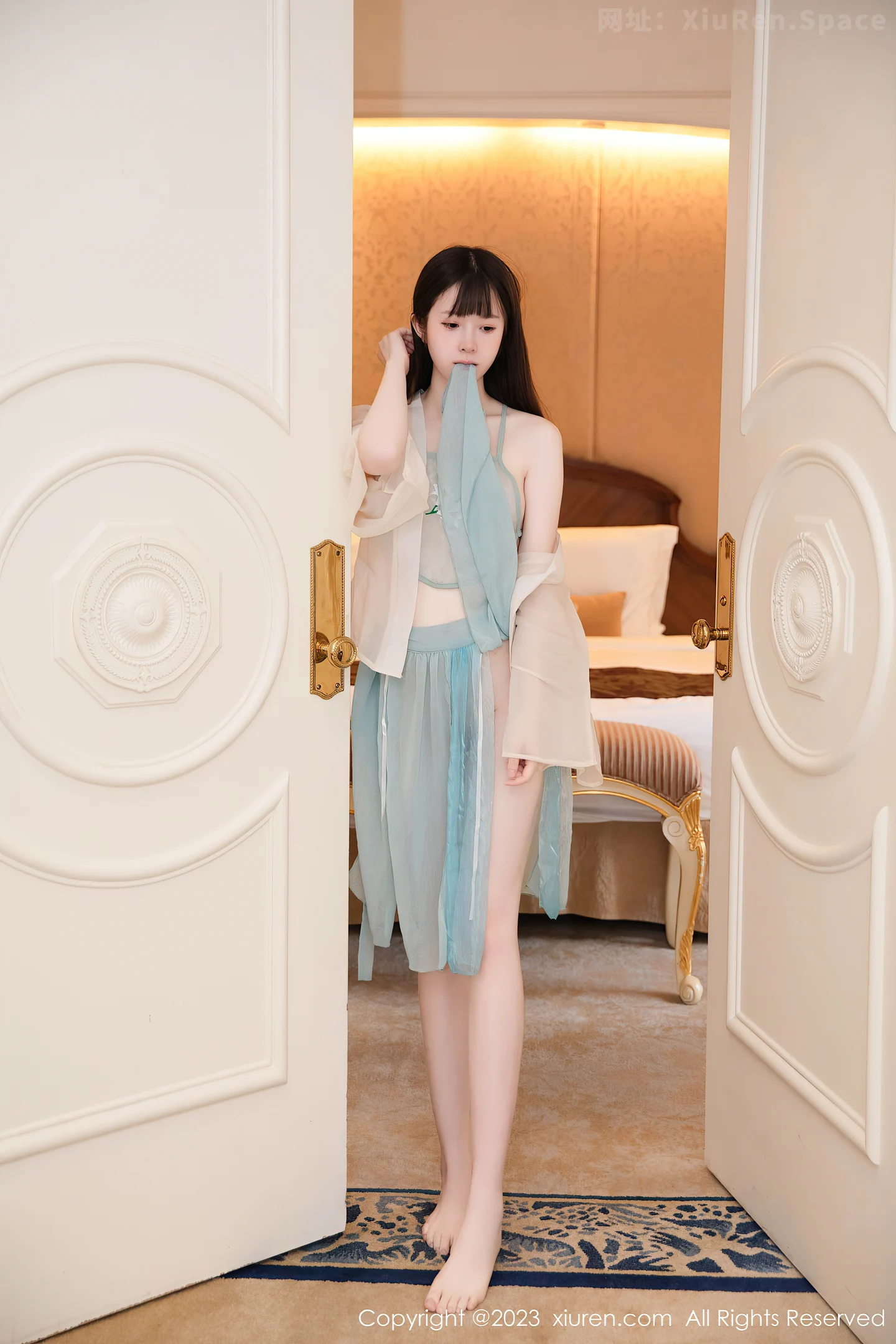 图片[2]-[XiuRen秀人网]VOL.7321 模特林悠悠私房性感淡蓝薄透古装服饰秀惹火身材撩人诱惑写真86P-秀人网官方网站